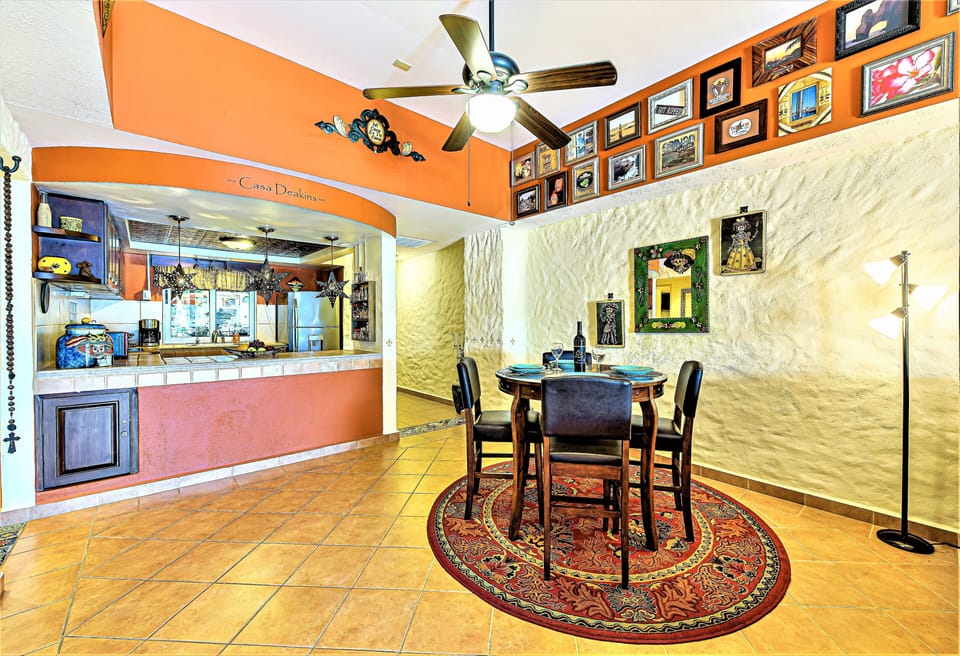 Dining room with unique decors 