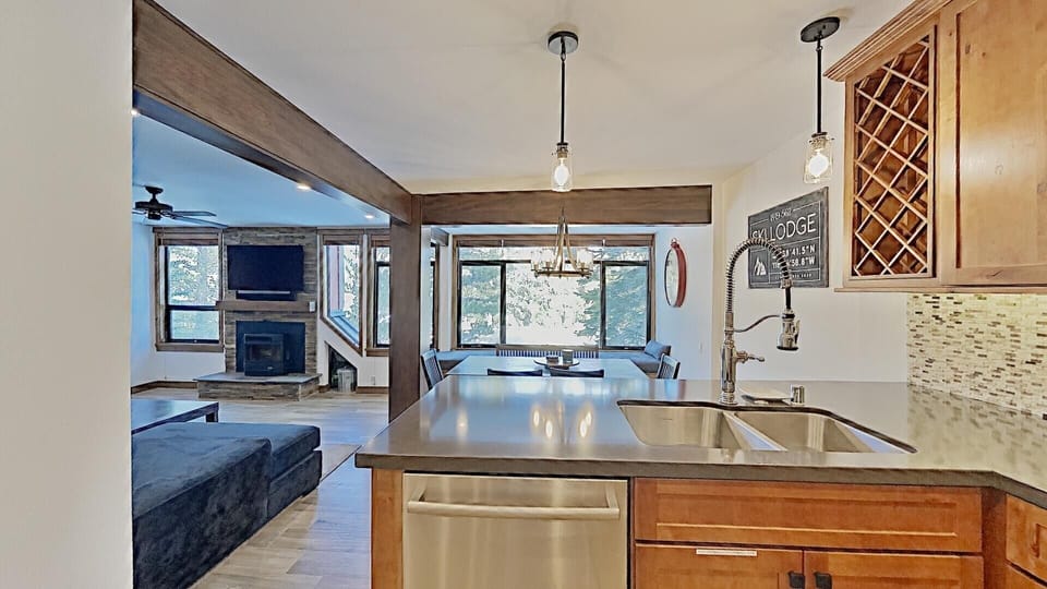 Room, Indoors, Kitchen, Sink Faucet, Screen