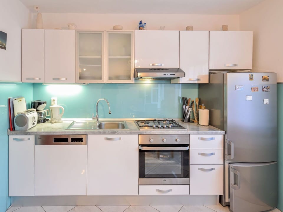 Cabinetry, Kitchen Sink, Countertop, Property, Sink, Furniture, Tap, Kitchen Stove, Kitchen, Building
