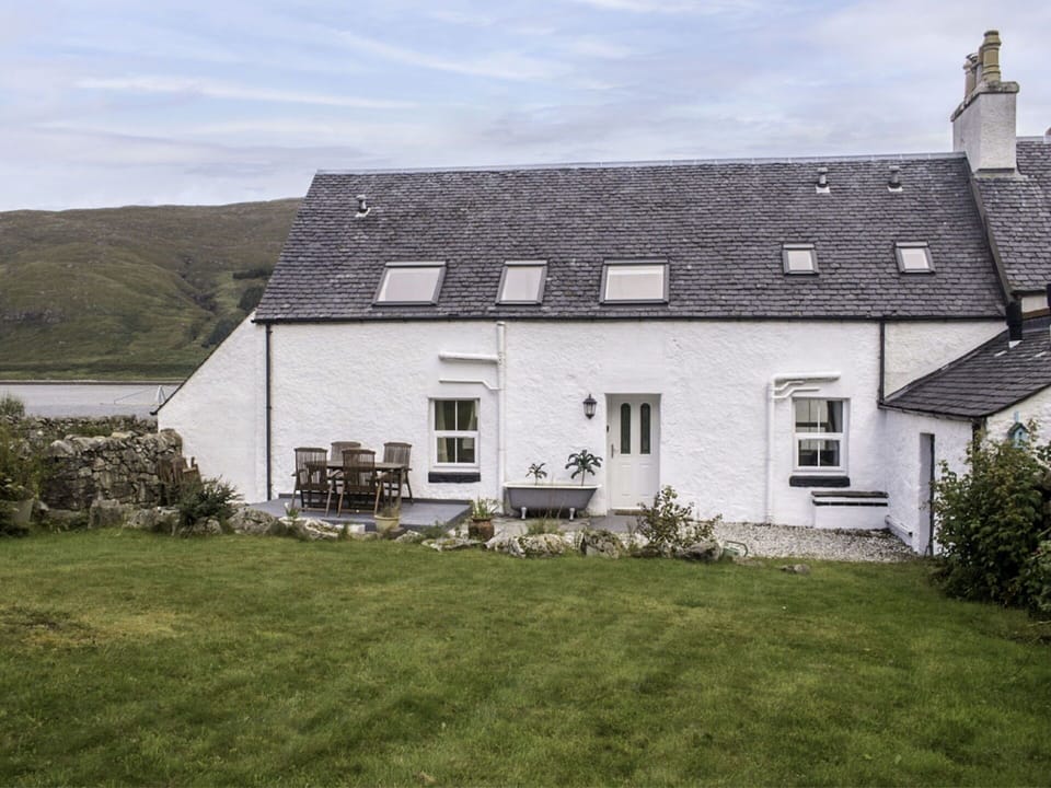 Property, House, Cottage, Home, Farmhouse, Building, Highland, Roof, Land Lot