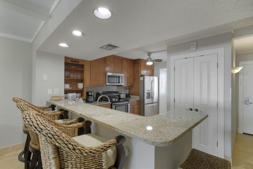 Kitchen Bar with seating