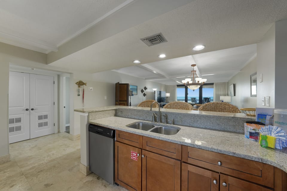 Full kitchen with Gulf Views