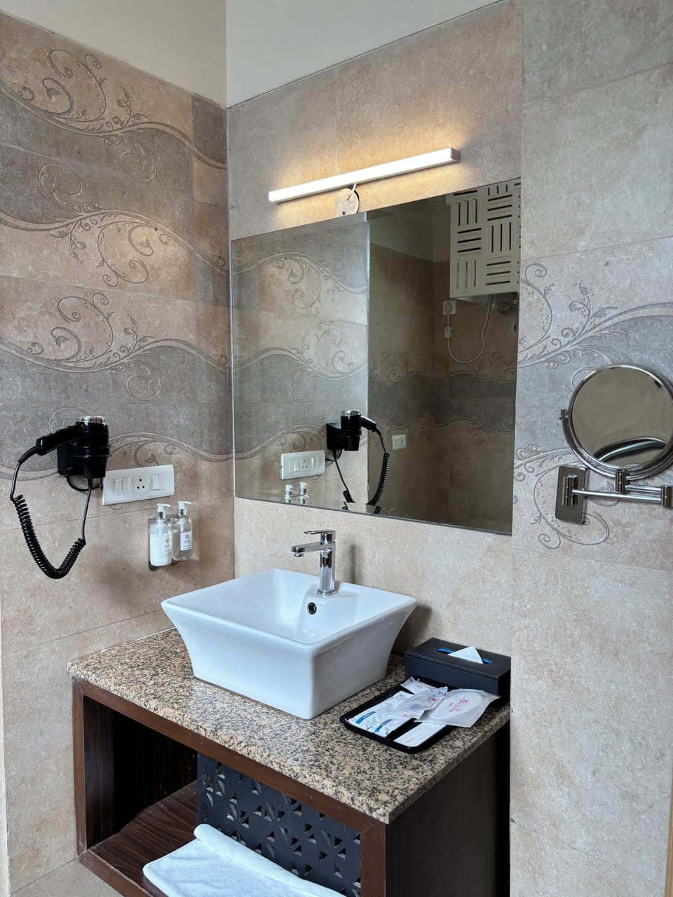 Shower, free toiletries, hair dryer, bathrobes
