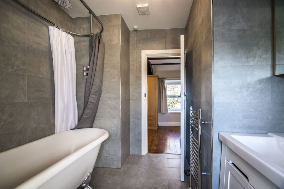 Barn Conversion - Hot Tub - Penally House in Saint Florence