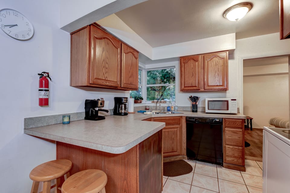 Cozy Kitchen stocked with all you need-just bring your food. 