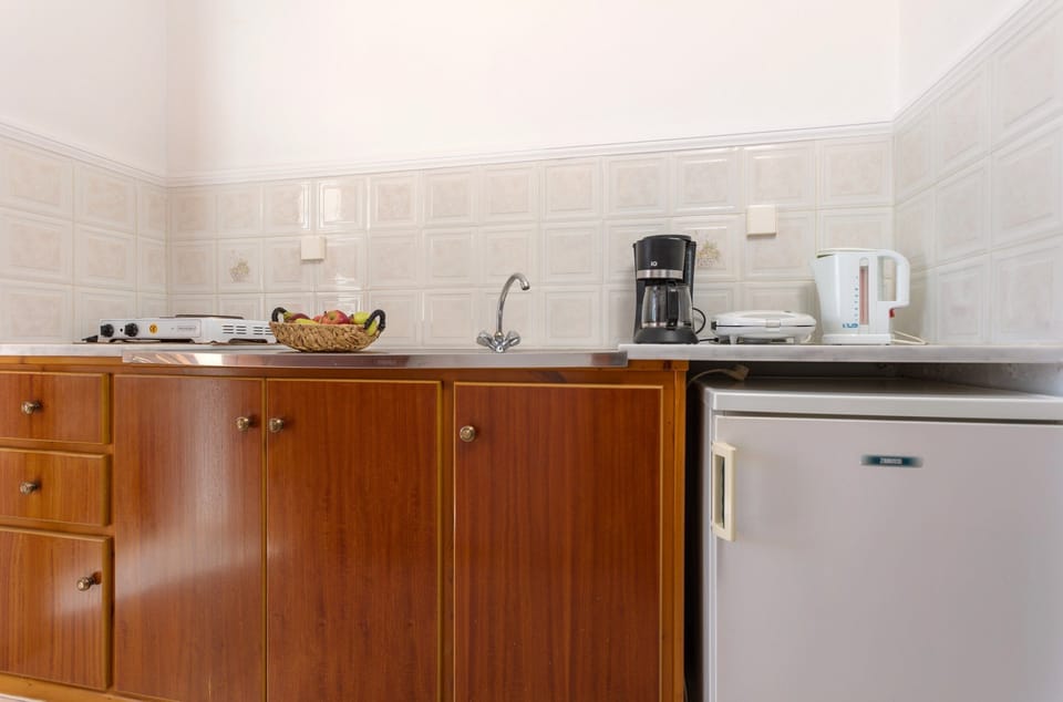 Mini-fridge, stovetop, coffee/tea maker, electric kettle