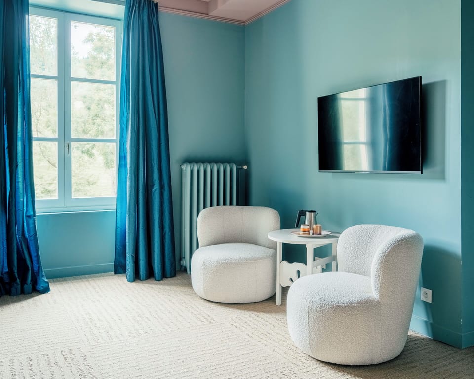 Family Triple Room | Living area | Flat-screen TV
