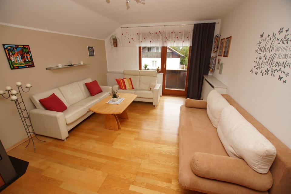 Apartment | Living area | 20-inch TV with satellite channels