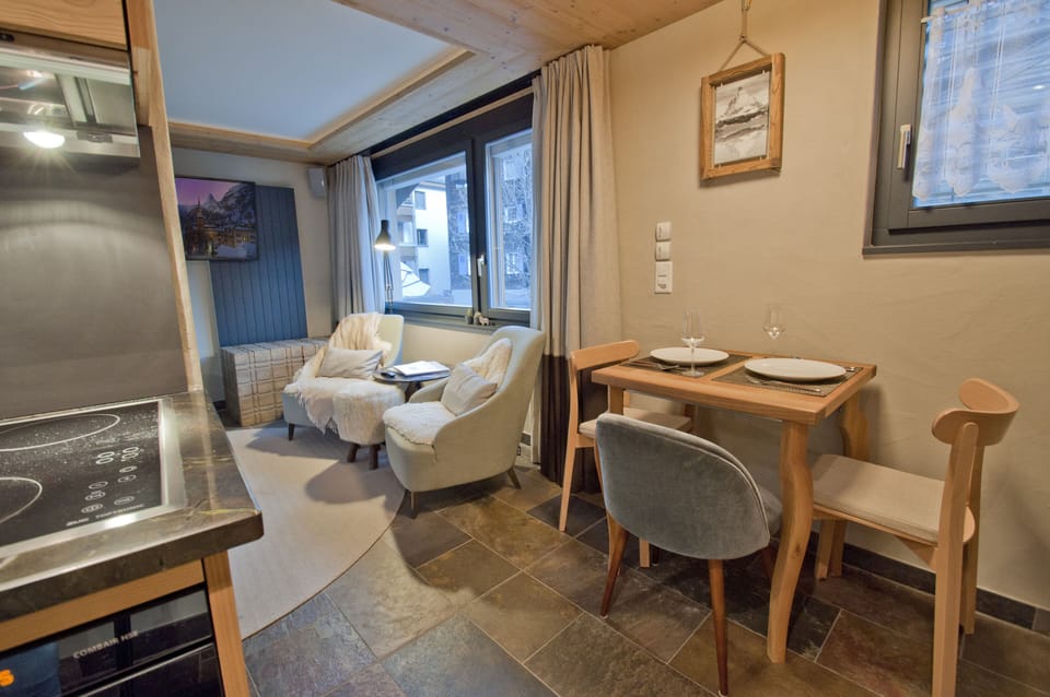 Deluxe Apartment | In-room dining