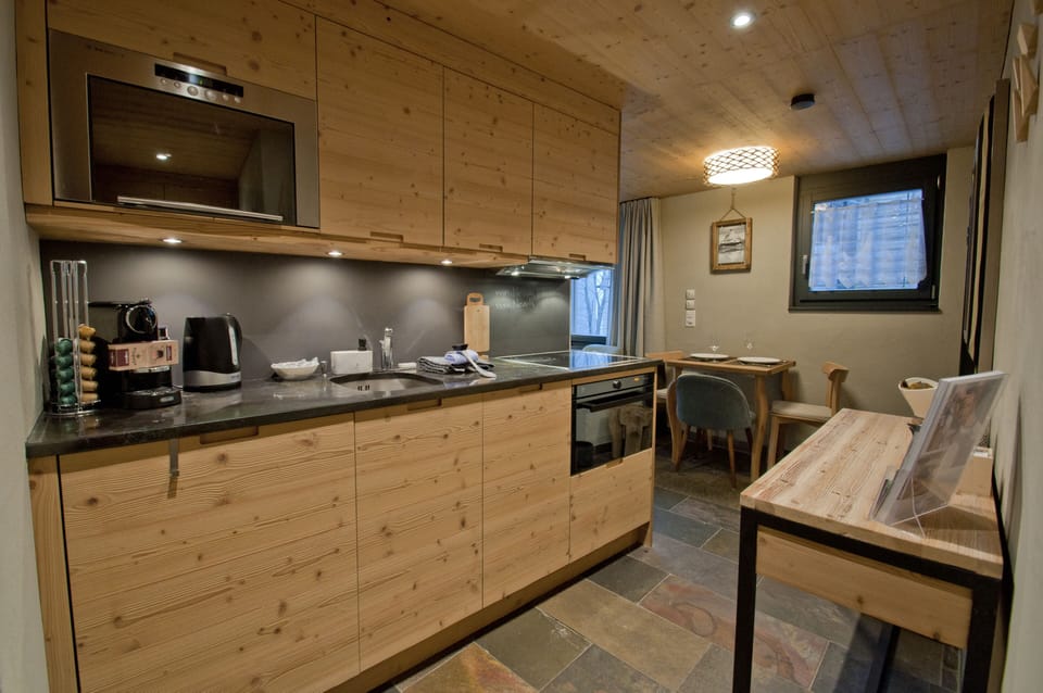 Deluxe Apartment | Private kitchen | Fridge, oven, stovetop, dishwasher