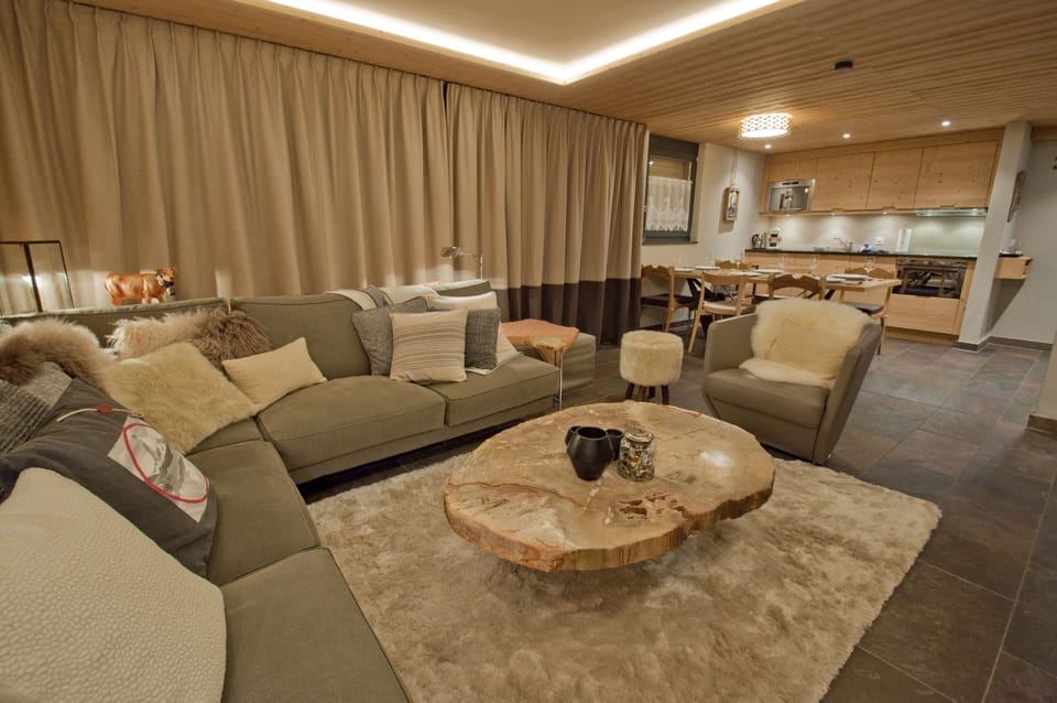 Deluxe Apartment | Living area | 1-inch flat-screen TV with cable channels, TV