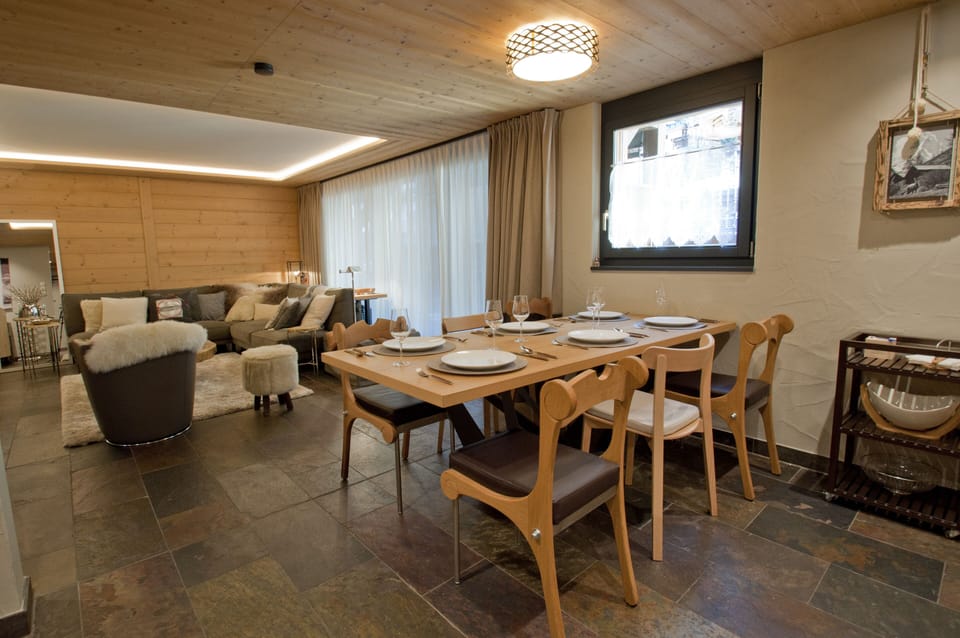 Deluxe Apartment | Living area | 1-inch flat-screen TV with cable channels, TV