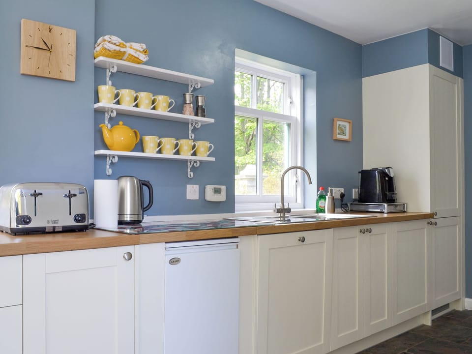 Kitchen | Eagles Gate Lodge, Banff