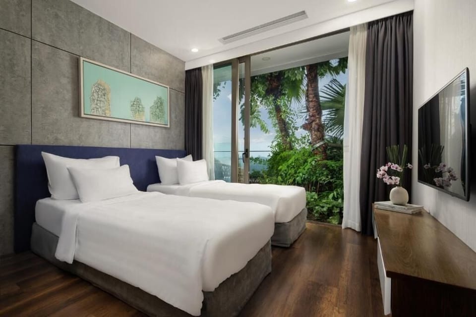 Premium bedding, in-room safe, desk, blackout drapes