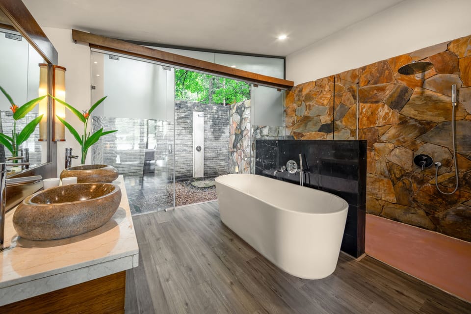 Deep soaking tub, free toiletries, hair dryer, bathrobes