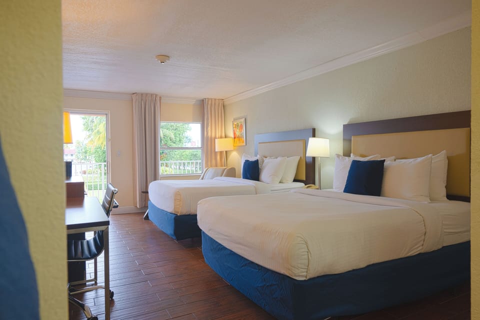 Premium bedding, in-room safe, desk, blackout drapes