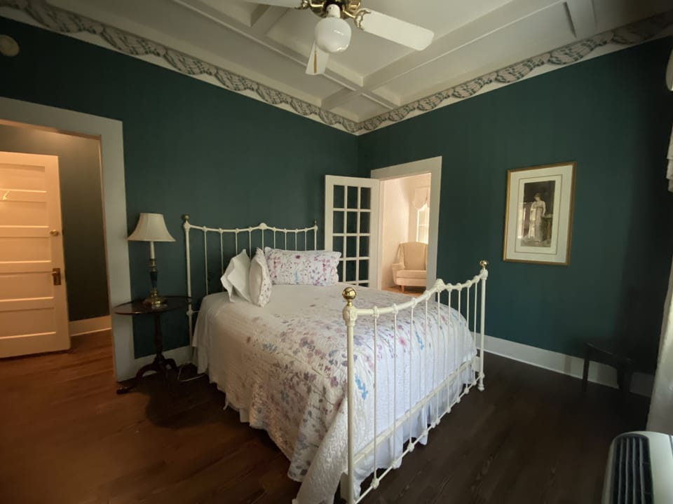 Romantic Suite, 1 Queen Bed, Garden View | Premium bedding, individually decorated, individually furnished