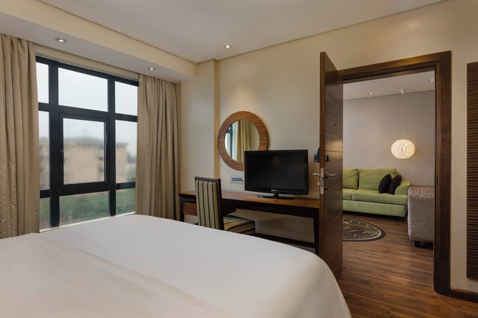 Executive Suite, 1 Bedroom, Smoking | Premium bedding, down comforters, minibar, in-room safe
