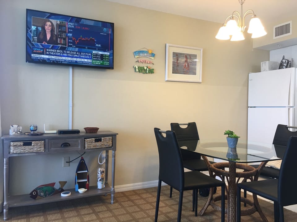 Dining table, 50" TV