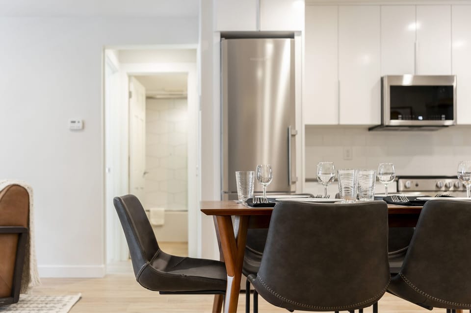 Dining table seats 6
