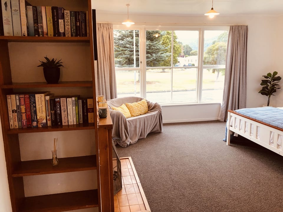 Large master bedroom with King bed. Views of the Takitimu and Keppler mountains.