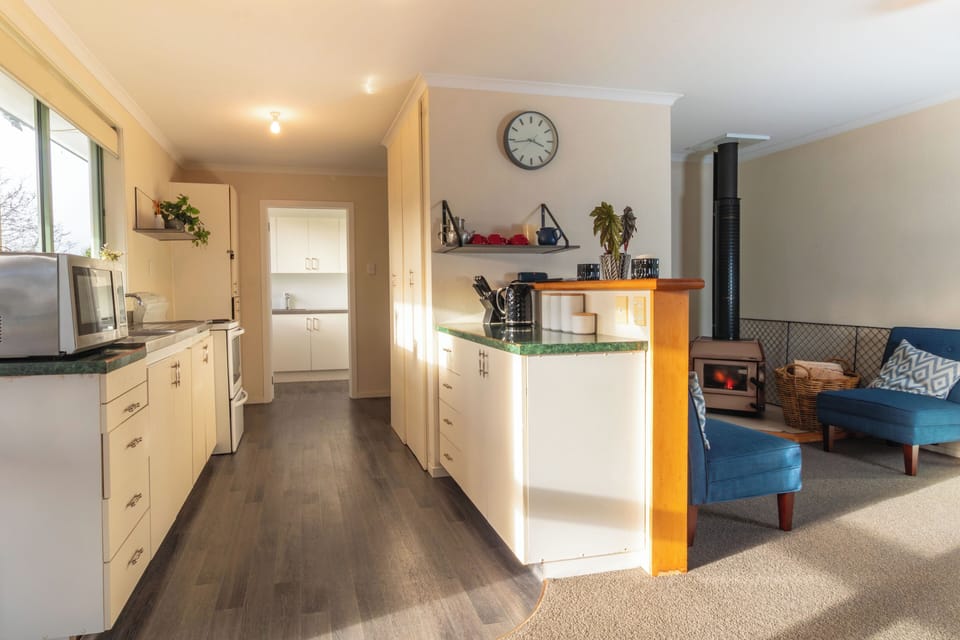 Older style kitchen with everything you need to cook. Cosy nook by the fire. 