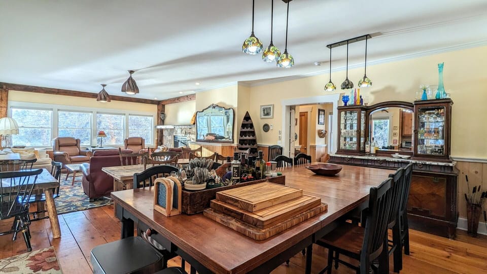 Large open main floor