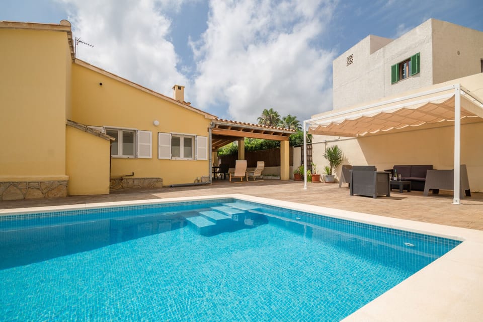 Beautiful villa with swimming pool