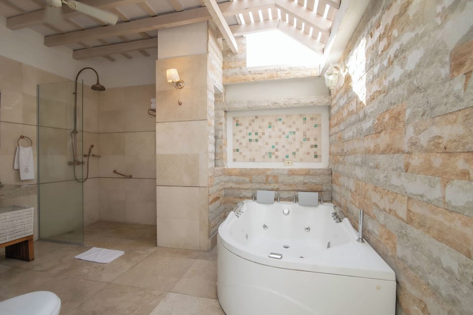 Luxury Suite, 1 Bedroom | Bathroom | Hair dryer, bathrobes, slippers, towels