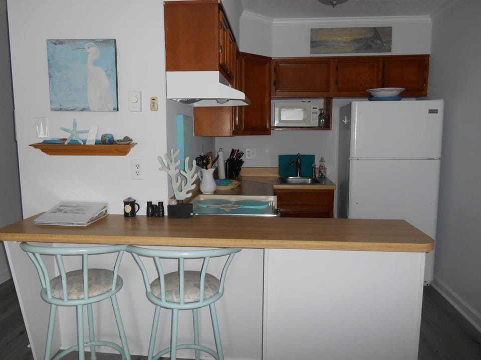 Counter dining