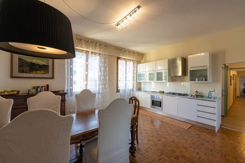 Amenities, Autumn, Dining Room, Kitchen, Spring, Summer, Winter