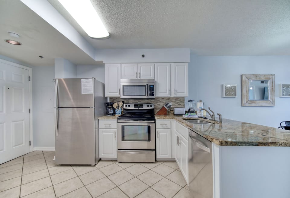 Tradewinds 805, 2 bedroom 2 bathroom, 8th floor, sleeps 7. Managed by Island Rentals.