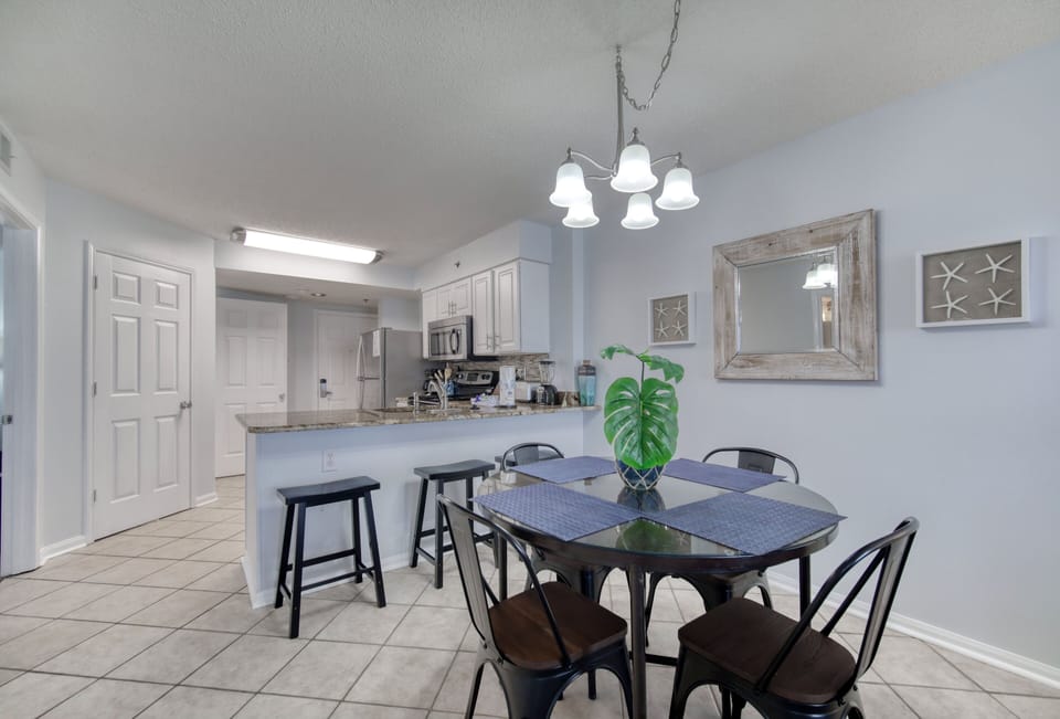 Tradewinds 805, 2 bedroom 2 bathroom, 8th floor, sleeps 7. Managed by Island Rentals.