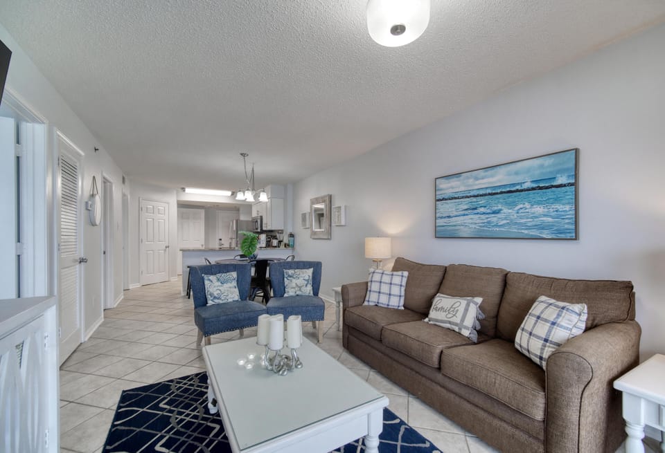 Tradewinds 805, 2 bedroom 2 bathroom, 8th floor, sleeps 7. Managed by Island Rentals.