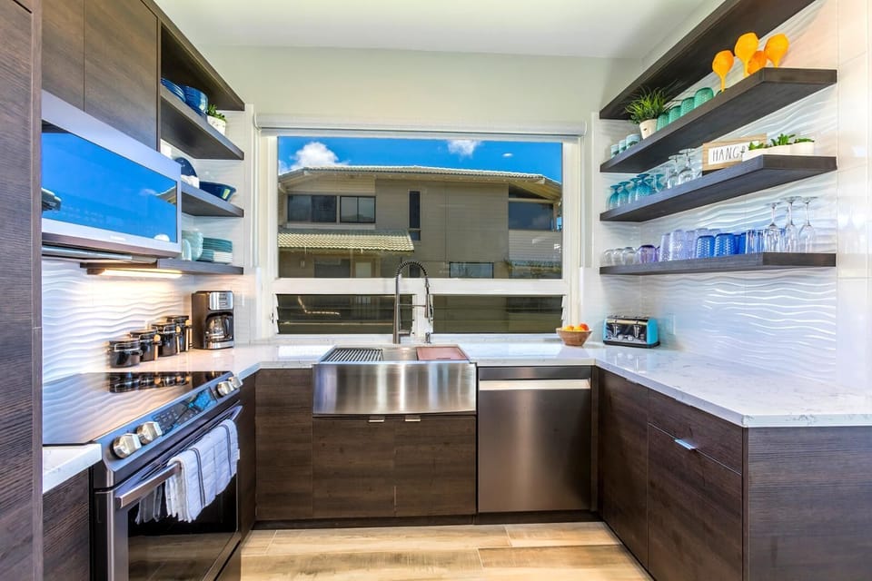 A kitchen that inspires—from the ocean-facing bar top to soft-close cabinets and a chef-ready layout    