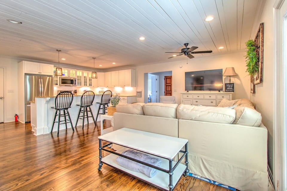 Kure Cottage-Main Living Area