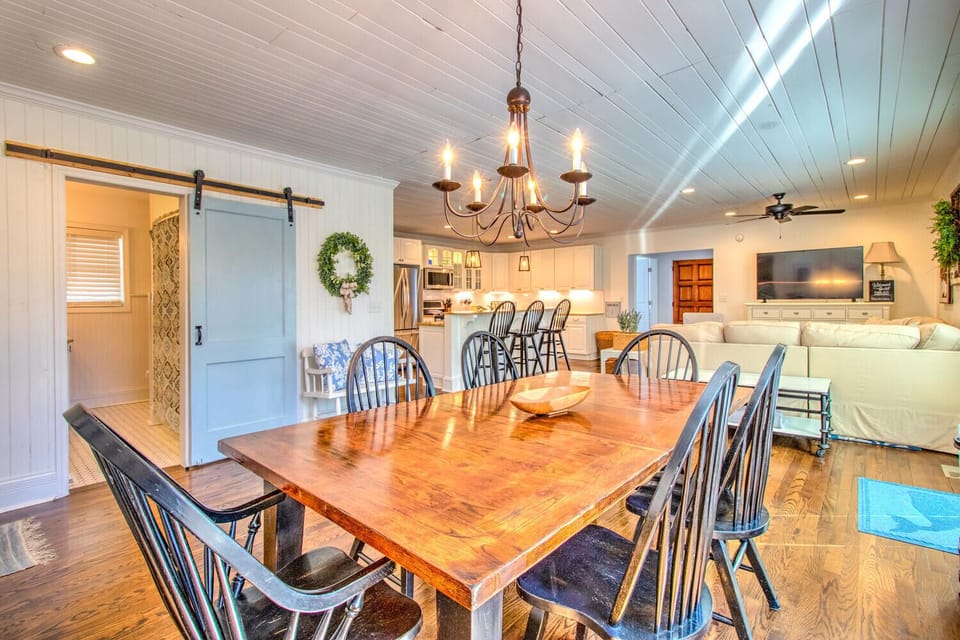 Kure Cottage-Main Living Area