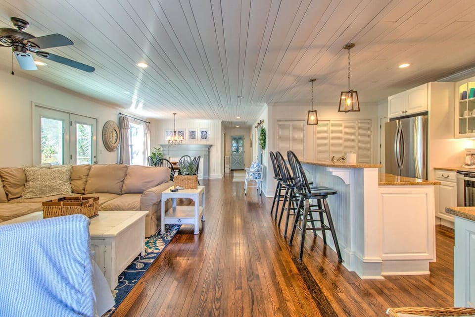 Kure Cottage-Main Living Area