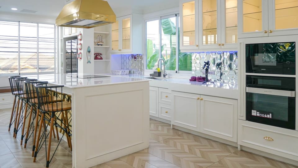 Luxury Villa, 4 Bedrooms | Private kitchen | Fridge, microwave, oven, stovetop