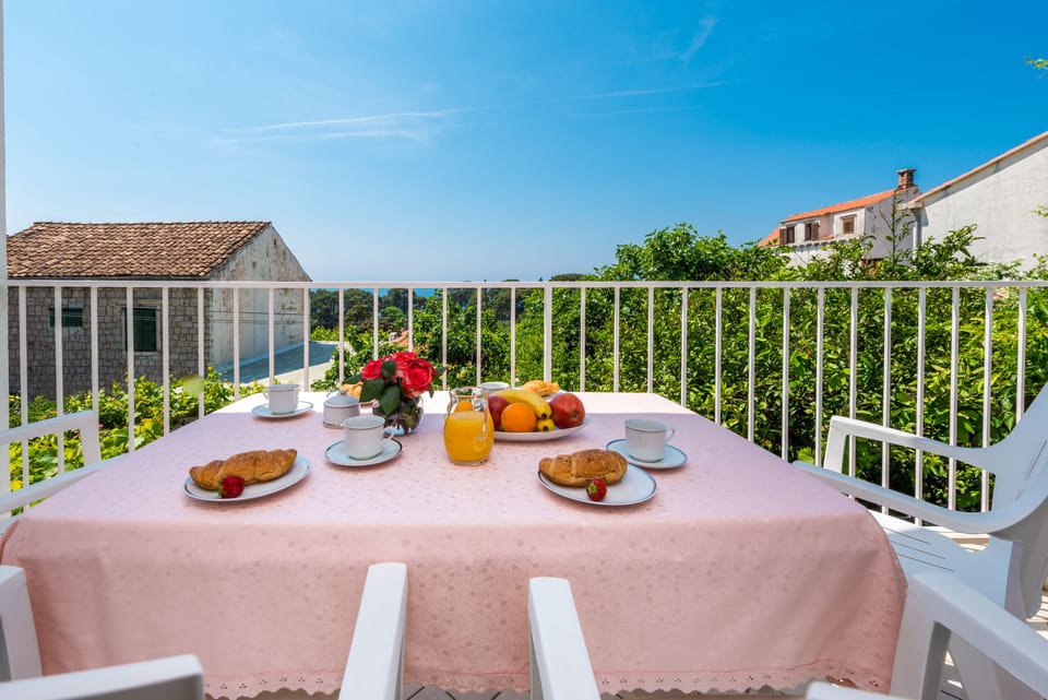 Apartment (Three-Bedroom Apartment with Balcony ) | Balcony