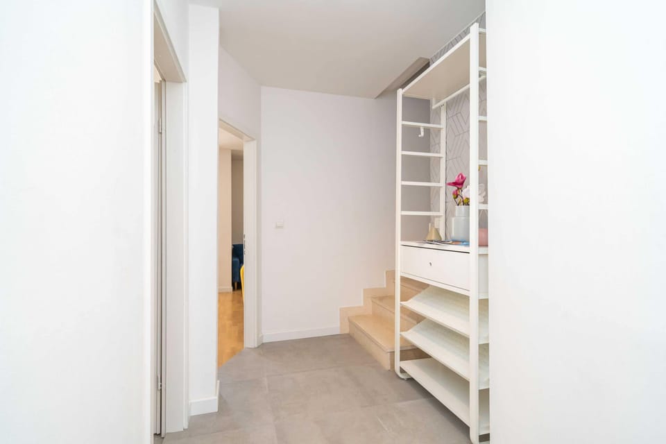 Apartment (Triplex Three-Bedroom Apartment with ) | Interior