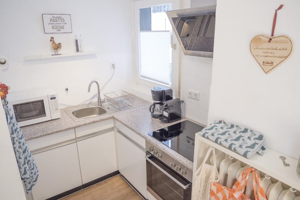 Apartment | Private kitchen | Fridge, microwave, oven, stovetop