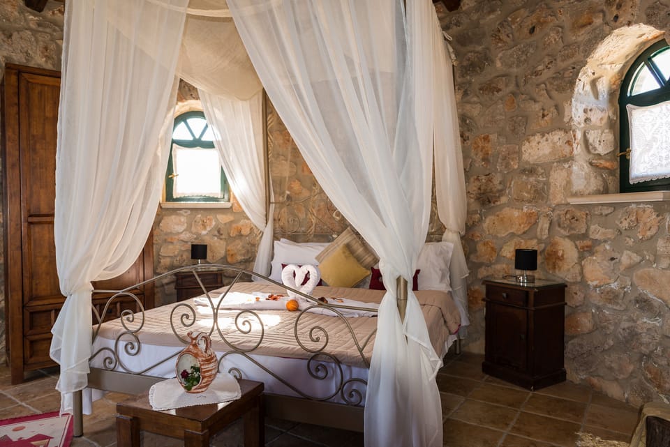 Studio, Sea View (Stone Windmill) | Individually decorated, individually furnished, iron/ironing board