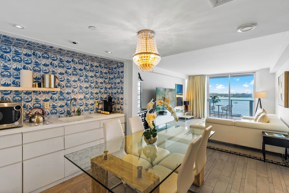 Premium Studio Suite, 1 King Bed, Balcony, Bay View | Private kitchenette | Mini-fridge, microwave, stovetop, coffee/tea maker