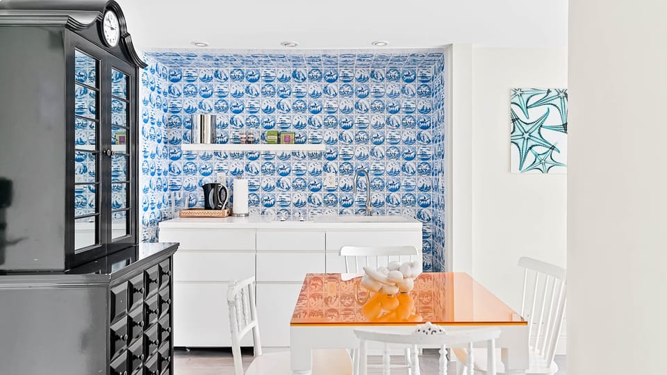Deluxe Studio, 1 King Bed, Kitchenette, City View | Private kitchen | Mini-fridge, microwave, stovetop, coffee/tea maker