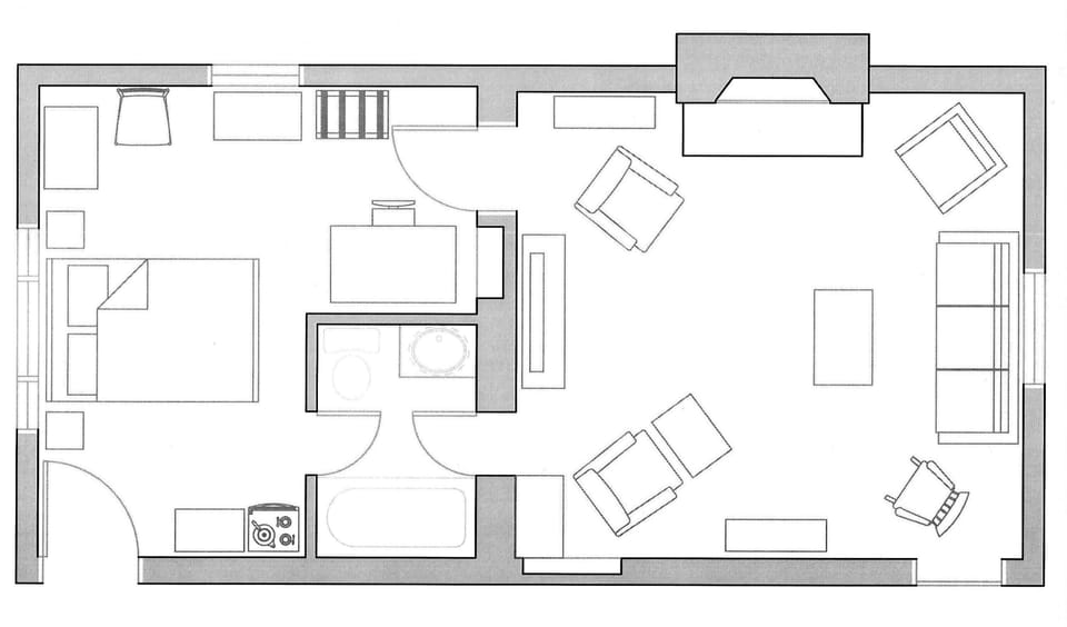 Interior floor plan, to scale.  Entrance to suite is in the lower left corner.