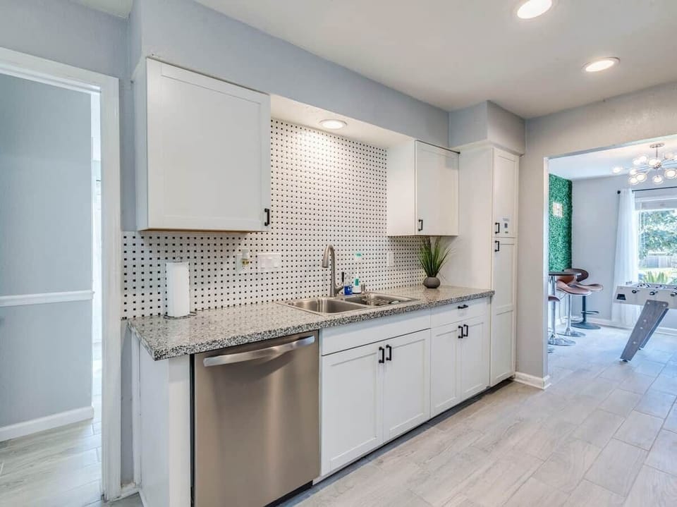 Well Equipped kitchen with all basic cooking supplies. 