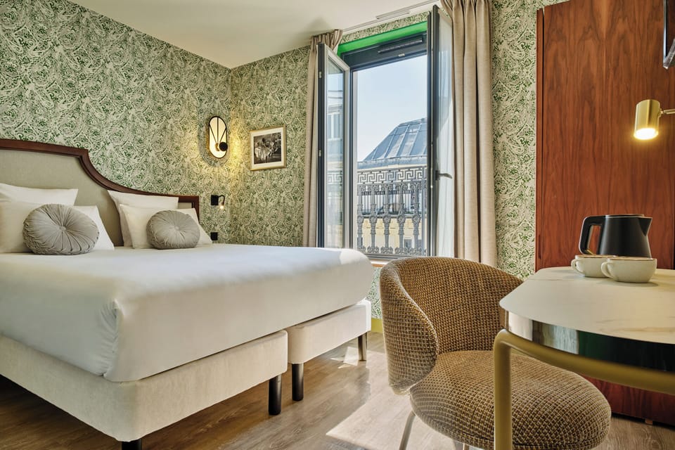 Double Room | In-room safe, desk, soundproofing, iron/ironing board