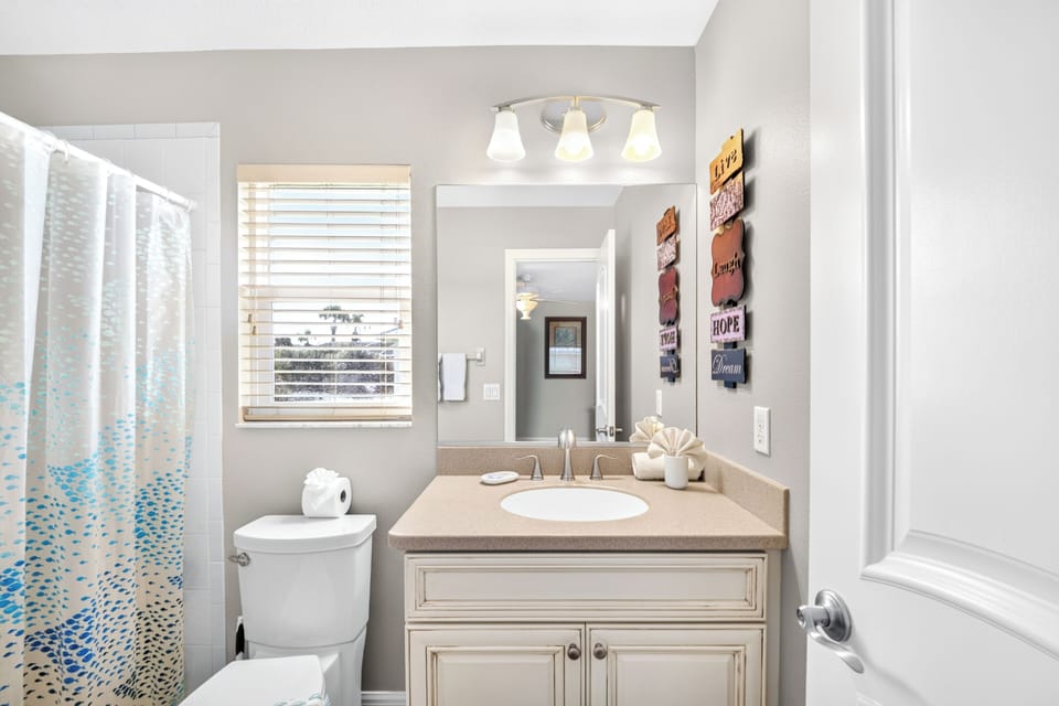 Ensuite Guest Bathroom #1