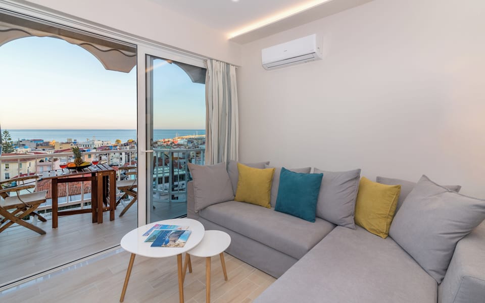 Apartment, 1 Bedroom, Smoking, Balcony | Living area | Books